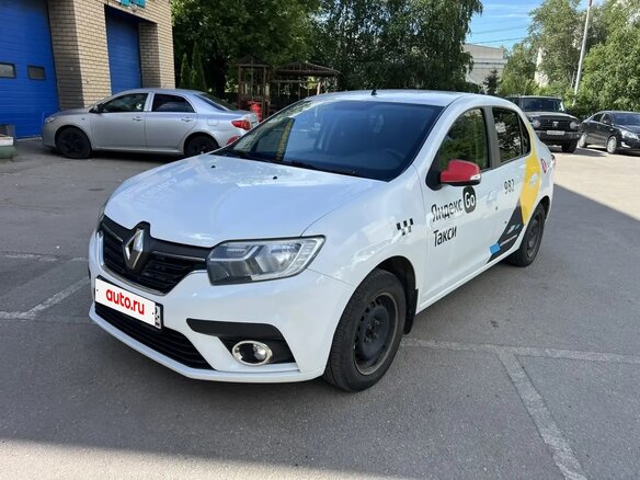 2021 Renault Logan II Рестайлинг, белый, 800000 рублей