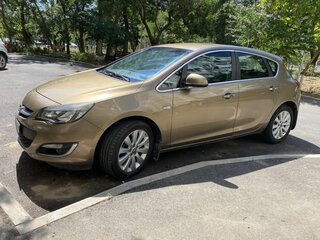 2012 Opel Astra J Рестайлинг, бежевый, 1030000 рублей, вид 2