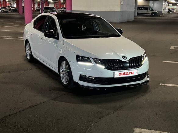 2017 Skoda Octavia III (A7) Рестайлинг, белый, 2000000 рублей