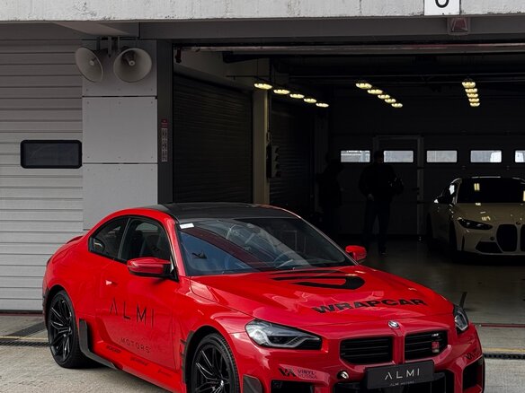 2023 BMW M2 G87, красный, 8650000 рублей - вид 11