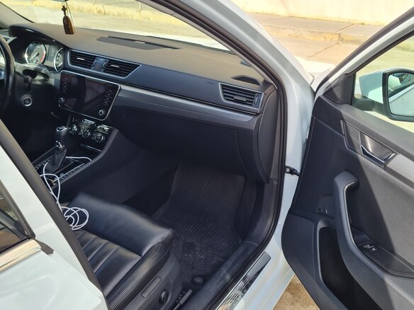 2018 Skoda Superb III, белый, 2000000 рублей - вид 7