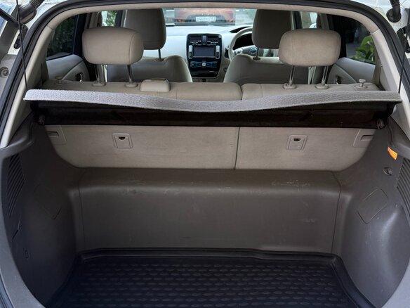 2012 Nissan Leaf (EM61) I (ZE0/AZE0), белый, 950000 рублей - вид 21