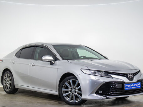 Toyota Camry VIII (XV70)