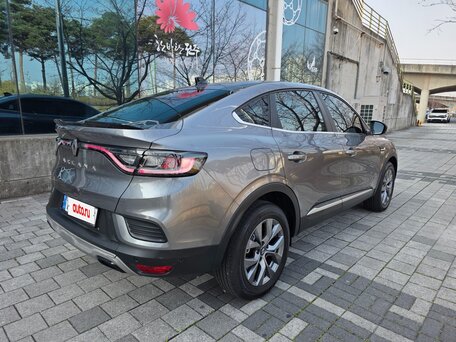 2024 Renault Arkana I Рестайлинг, серебристый, 1665000 рублей, вид 4