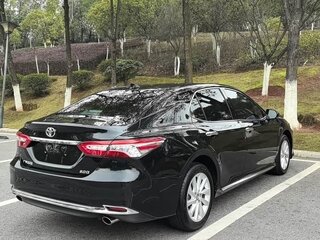 2025 Toyota Camry VIII (XV70) Рестайлинг, чёрный, 3875000 рублей, вид 5