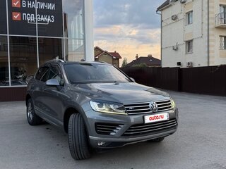2016 Volkswagen Touareg II Рестайлинг, серый, 4000000 рублей, вид 1