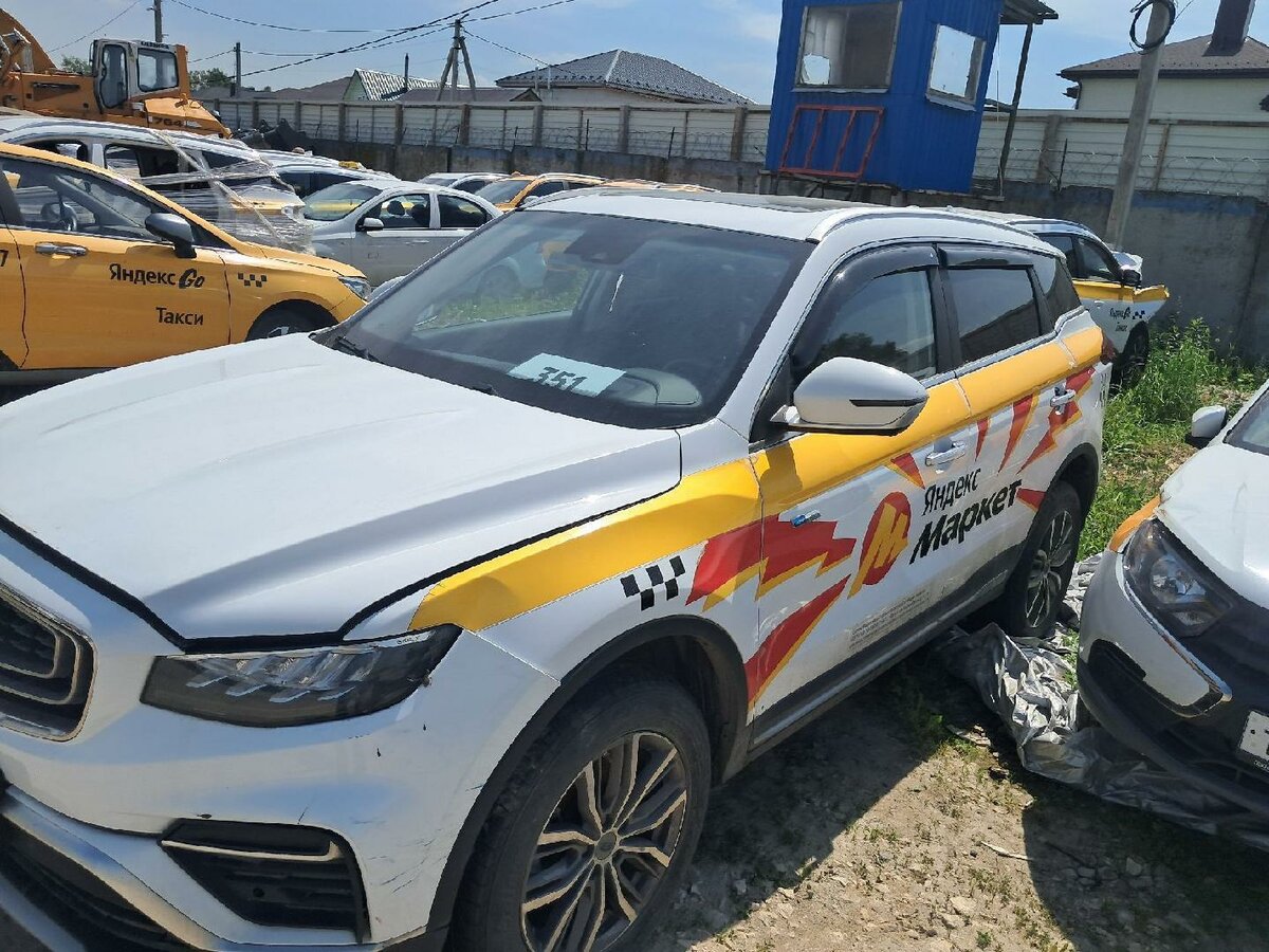 Открыть фотографии: Geely Atlas Pro