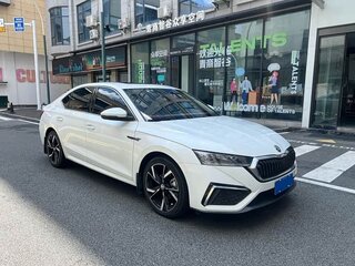 2023 Skoda Octavia IV (A8), белый, 1650000 рублей, вид 3