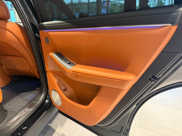 2026 Aito M7 53.4 kWh II, чёрный - вид 17