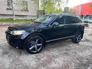 2011 Volkswagen Touareg II, чёрный, 2200000 рублей, вид 2