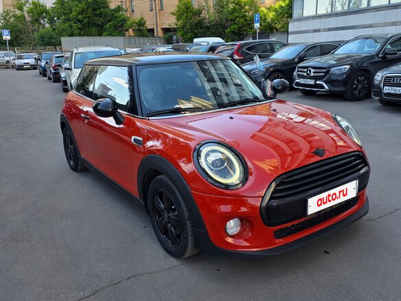 2018 Mini Hatch Cooper III (F55/F56) Рестайлинг, оранжевый