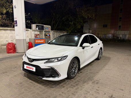2022 Toyota Camry VIII (XV70) Рестайлинг, белый, 2900000 рублей, вид 3