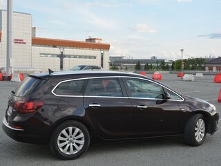 2013 Opel Astra J Рестайлинг, коричневый, 700000 рублей, вид 3