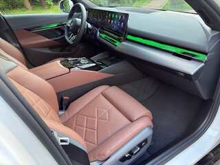 2025 BMW 5 серии 530i xDrive VIII (G60/G61/G68), белый, 8590000 рублей, вид 4