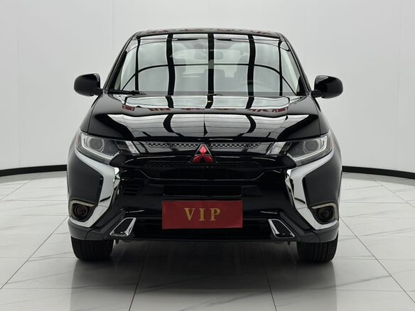 2022 Mitsubishi Outlander III Рестайлинг 3, чёрный, 1850000 рублей - вид 1