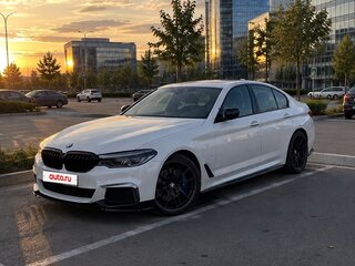 2018 BMW 5 серии 540i xDrive VII (G30/G31/G38), белый, 4450000 рублей, вид 1