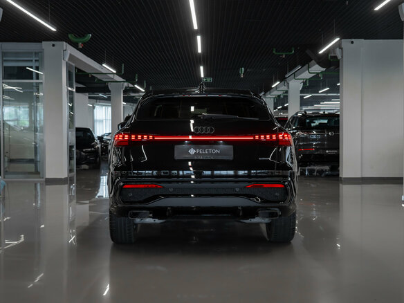 2026 Audi Q5 Sportback TFSI quattro S tronic II (GU), чёрный, 7950000 рублей - вид 5