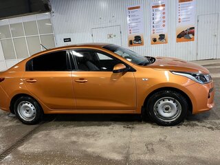 2017 Kia Rio IV, оранжевый, 1630000 рублей, вид 2