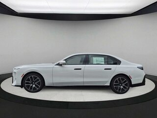 2026 BMW 7 серии 740 xDrive VII (G70) Рестайлинг, белый, 16652931 рублей, вид 3