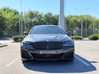 2021 BMW 5 серии 530i xDrive VII (G30/G31/G38) Рестайлинг, серый, 4100000 рублей, вид 4