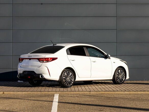 2021 Kia Rio IV Рестайлинг, белый, 1555000 рублей - вид 5