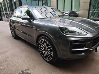 2025 Porsche Cayenne E-Hybrid III Рестайлинг, серый, 16500000 рублей, вид 4