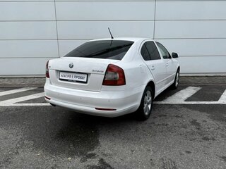 2012 Skoda Octavia II (A5) Рестайлинг, белый, 1090000 рублей, вид 5