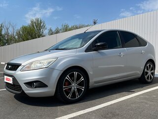 2010 Ford Focus II Рестайлинг, серебристый, 850000 рублей, вид 1