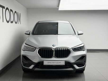 2021 BMW X1 20i xDrive II (F48) Рестайлинг, серебристый, 3148050 рублей, вид 2