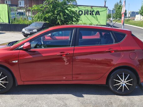 2011 Hyundai Solaris I, красный, 950000 рублей, вид 4