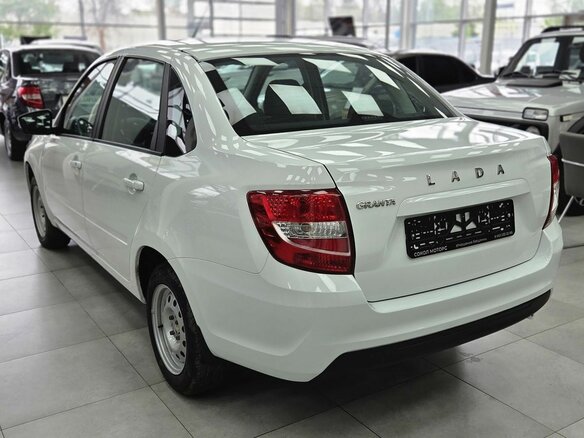 2026 Lada (ВАЗ) Granta I Рестайлинг, белый - вид 4