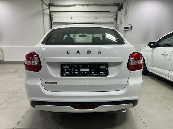 2026 Lada (ВАЗ) Granta I Рестайлинг, белый, 1171810 рублей - вид 4