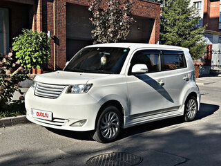 2012 Toyota bB II Рестайлинг, белый, 899999 рублей, вид 1