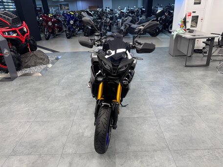 2022 Yamaha MT-09 Tracer (FJ-09), серый, 1419000 рублей, вид 3