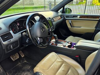 2011 Volkswagen Touareg II, чёрный, 2150000 рублей, вид 5