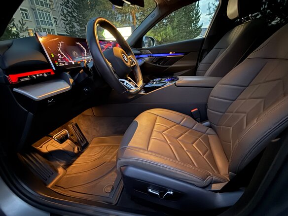 2025 BMW 5 серии Long 530Li xDrive VIII (G60/G61/G68), серый, 7200000 рублей - вид 10