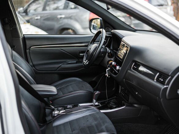 2021 Mitsubishi Outlander III Рестайлинг 3, белый, 2483000 рублей - вид 9
