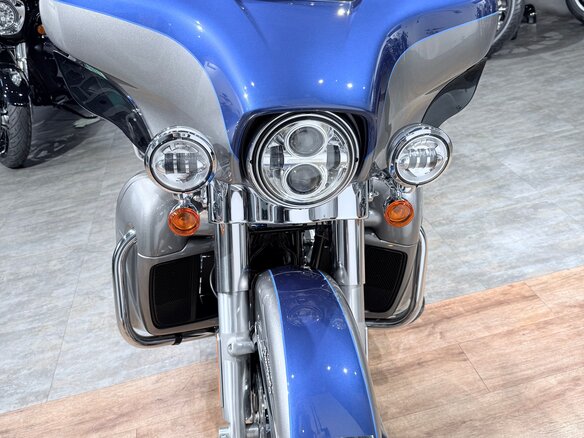 2017 Harley-Davidson Electra Glide, серебристый, 1799000 рублей - вид 12
