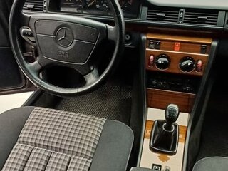 1991 Mercedes-Benz W124 200, фиолетовый, 1600000 рублей, вид 5