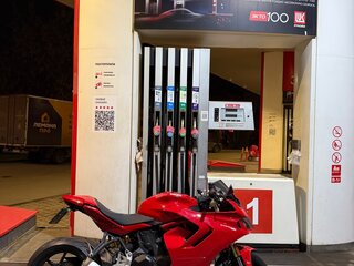 2021 Ducati Supersport, красный, 1000000 рублей, вид 2