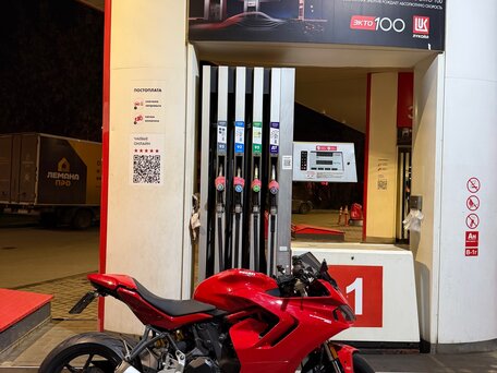 2021 Ducati Supersport, красный, 950000 рублей, вид 2