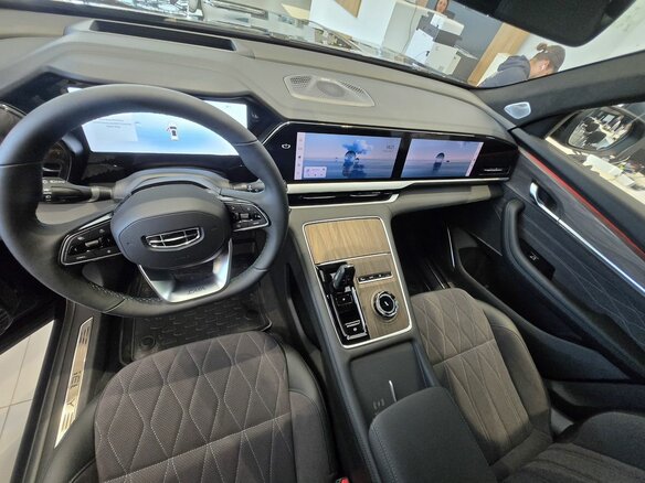 2026 Geely Monjaro I Рестайлинг, серый, 4905990 рублей - вид 7