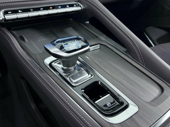2026 Geely Monjaro (Xingyue L) I Рестайлинг 2 (China Market), белый, 4299000 рублей - вид 15