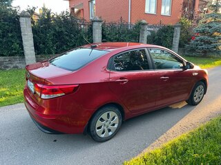 2017 Kia Rio III Рестайлинг, красный, 800000 рублей, вид 5