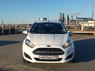 2016 Ford Fiesta Mk6 Рестайлинг, белый, 835000 рублей, вид 2