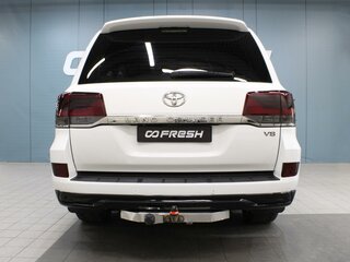 2018 Toyota Land Cruiser 200 Series Рестайлинг 2, белый, 6990000 рублей, вид 4
