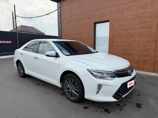 2014 Toyota Camry VII (XV50) Рестайлинг, белый, 1700000 рублей, вид 3