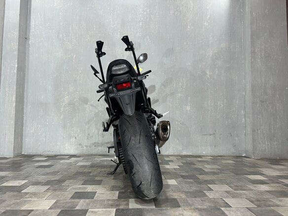 2022 Suzuki GSX-S 1000, серый, 1099000 рублей - вид 10