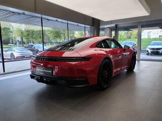 2026 Porsche 911 Carrera 4 GTS VIII (992) Рестайлинг, красный, 30500000 рублей, вид 5