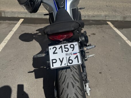 2022 Yamaha MT-09 (FZ-09), серебристый, 1250000 рублей, вид 2